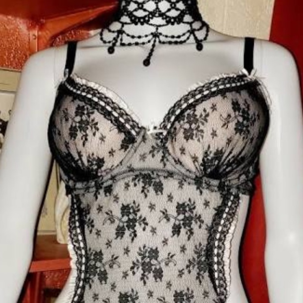 Victoria’s Secret Sexy Maid Lingerie, 34 C